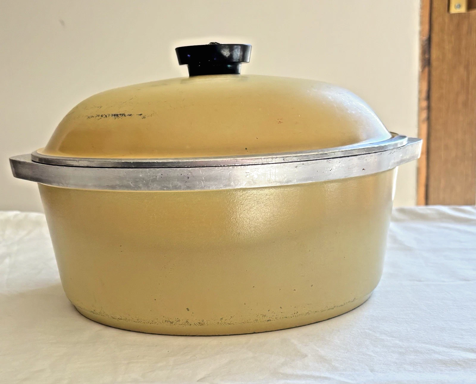 Vintage 10" Club Aluminum Harvest Gold 4 Qt Dutch Oven With Lid