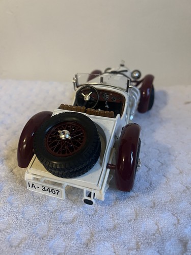 Burago 1/18 Scale Diecast 3202 Mercedes Benz SSKL 1931 1000 Miglia White #87 - Picture 4 of 5