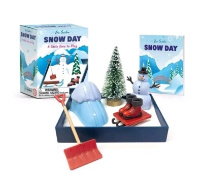 Zen Garden Snow Day | A Little Time to Play | H.K. Jones | Stressabbau Bürotisch