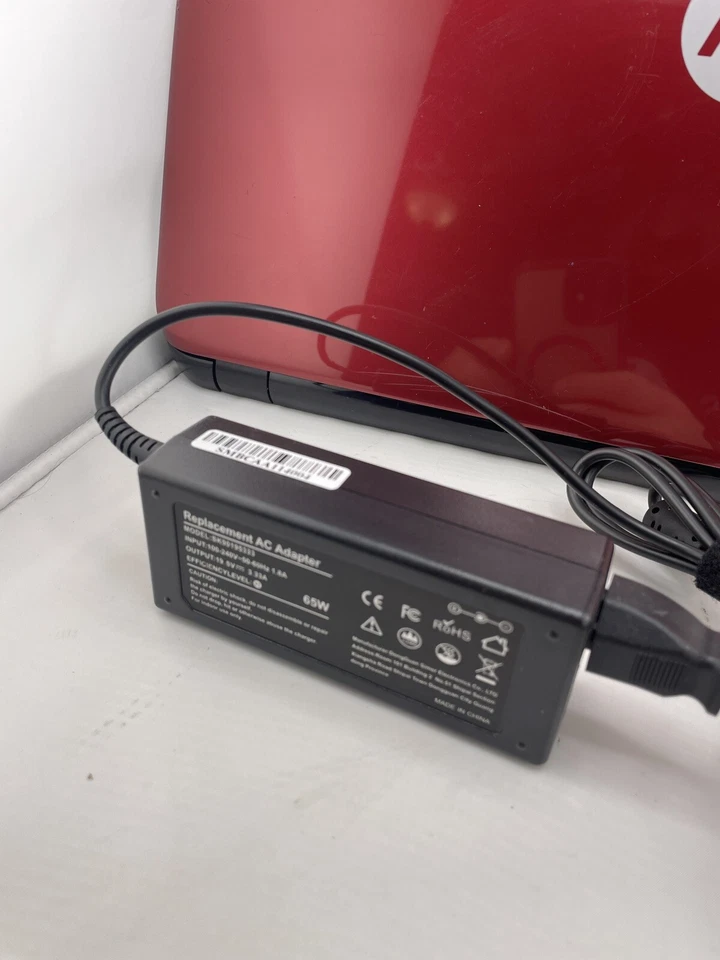 HP 15 AMD Quad-Core A6-6310 APU 1,80 GHz 4 GB de RAM (15-G073NR) con cargador de cable de CA Foto 3 de 4