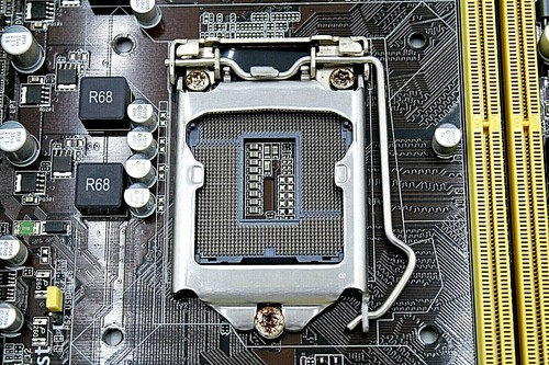 ASUS H81M-C/CSM Desktop Motherboard LGA 1150 DDR3 Micro ATX USB 3.0 I/O Shield - Picture 4 of 4
