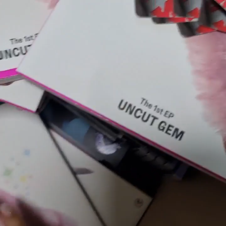 KiiKii The 1st EP Uncut Gem Digging Ver. Official Photocard