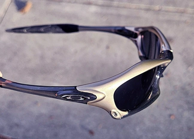 Полированные солнцезащитные очки X-Metal Splice в серебристой/темной прозрачной оправе/черной линзе Y2K США - Изображение 3 из 4