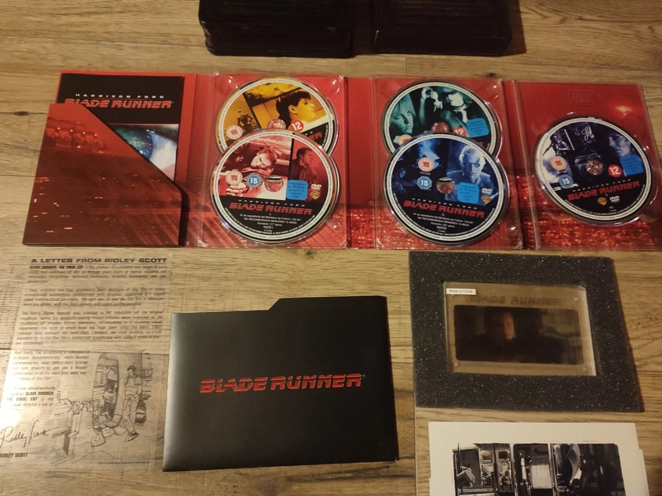 Blade Runner - The Final Cut 5-Disc Ultimate Collectors' Edition DVD Boxset - Image 2 of 4