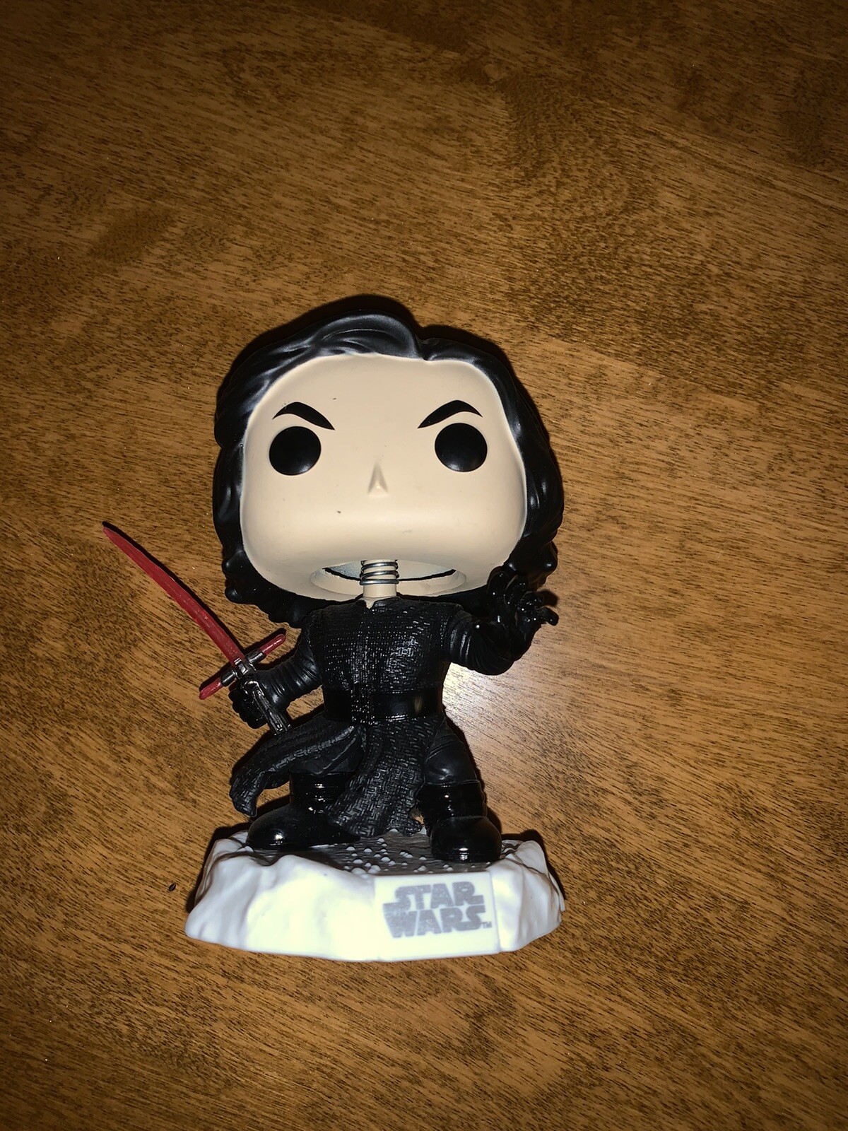 Funko Pop! Star Wars Kylo Ren (Pose De Acción) #105 (¡Base De Nieve Rara!)