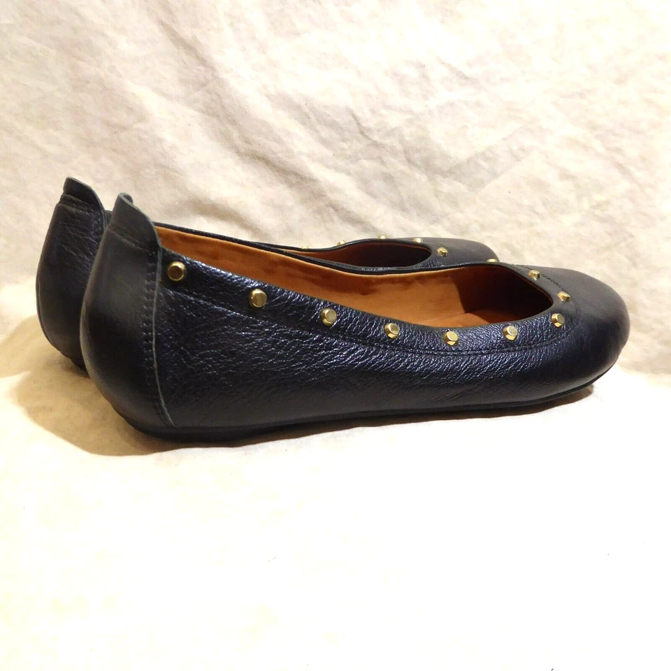 🩰 Gentle Souls de Kenneth Cole Ballet Plano 8,5 M Cuero Negro; Detalles Tachonados Foto 4 de 4
