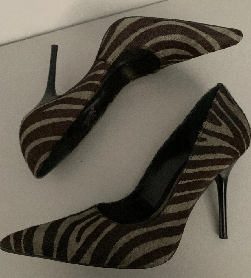 Tacones cebra Carlos Santana 7 1/2 para mujer Foto 3 de 4