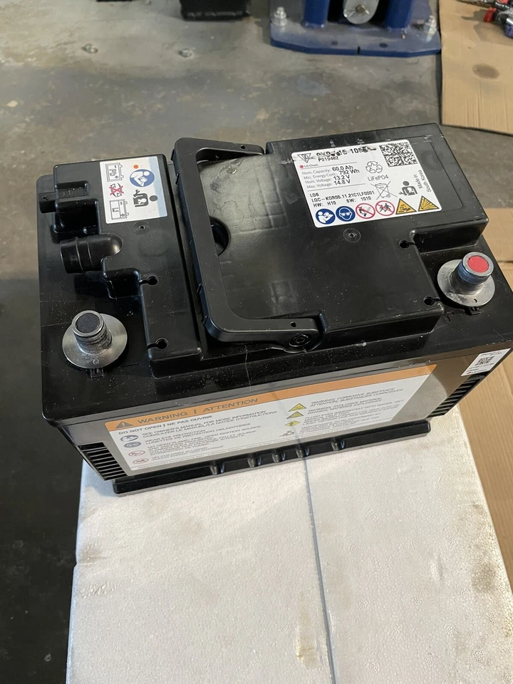 Bateria de lítio Porsche Cayenne 992 9Y0915105 - Imagem 2 de 3