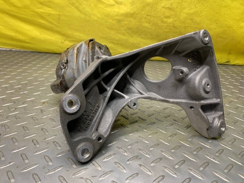 05 06 07 08 09 10 11 12 Bentley Continental Spur Right Engine Mount Bracket OEM