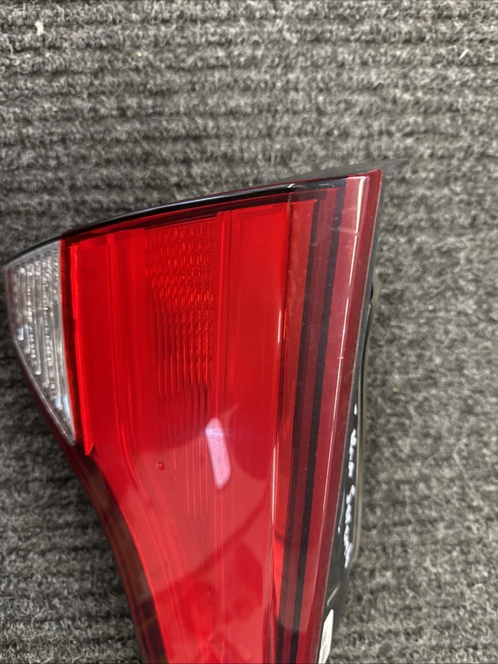 KIA SORENTO 2014-2015 LUZ TRASERA OEM LÁMPARA HALÓGENA LADO CONDUCTOR IZQUIERDO 92405 1U500 Foto 4 de 4