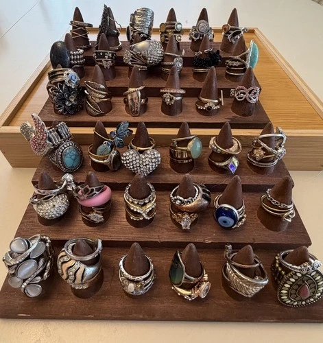 Lot 100+ Costume Jewelry Rings Vintage 2 Modern Mostly Poor Condition 4 Crafting