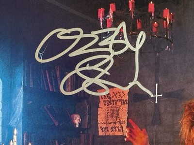 Ozzy Osbourne signed Album Diary of a Madman + vinyl beckett loa