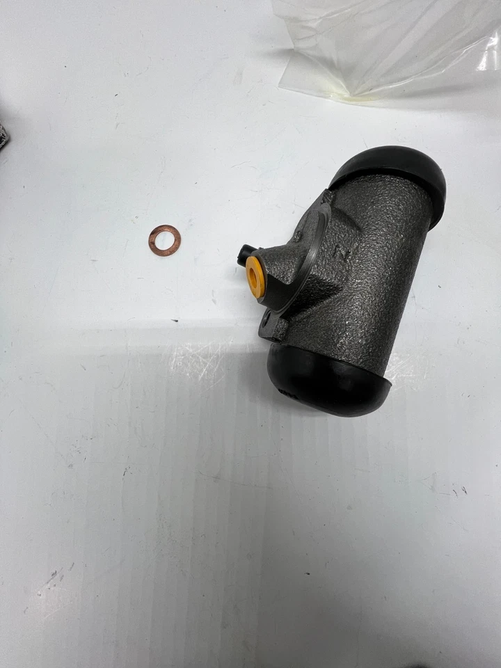 Cilindro de rueda de frenos Napa 18290, 27550C para Ford Thunderbird 1955-1957 Foto 3 de 4