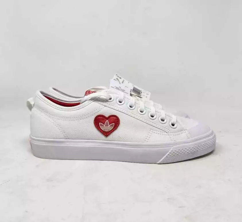 Adidas nizza trefoil heart sales