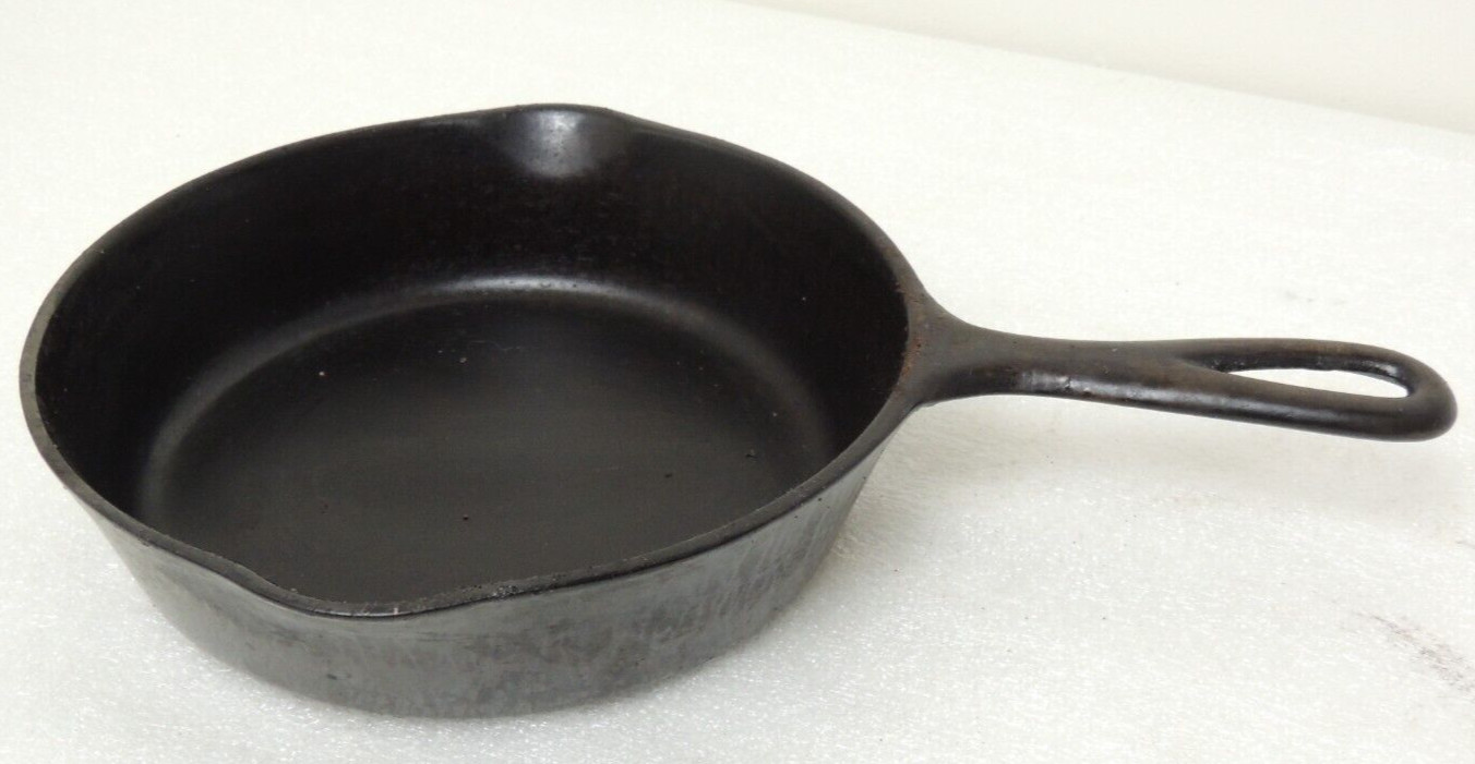 Seasoned cast iron skillet with smooth cooking surface