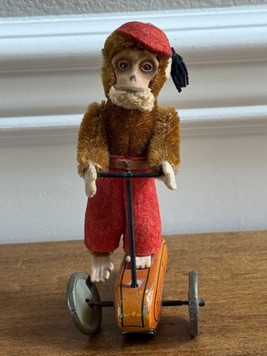 VINTAGE SCHUCO GERMANY FRICTION TOY MOHAIR MONKEY ON SCOOTER W/ FELT HAT & PANTS - Picture 6 of 11