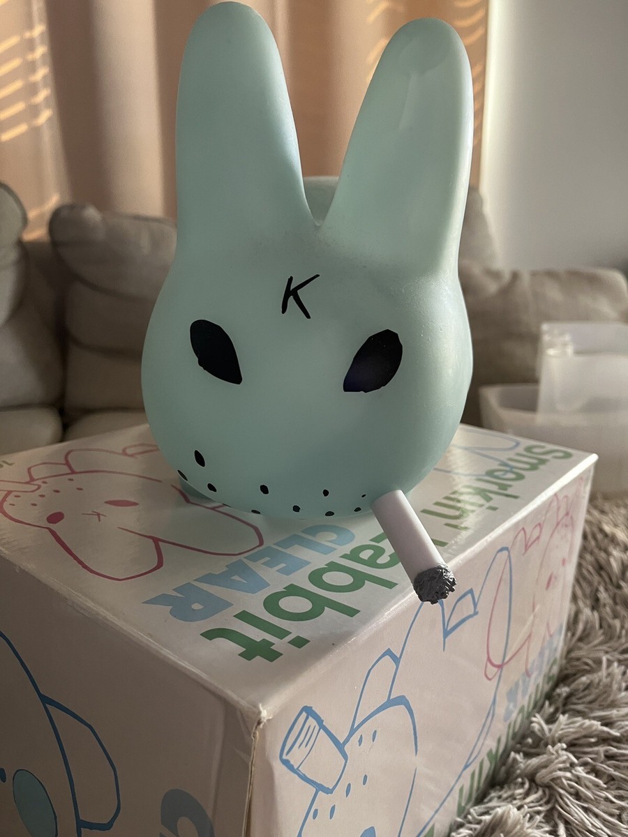KIDROBOT FRANK KORZIK SMORKIN LABBIT VINYL CLEAR BLUE EDITION 10