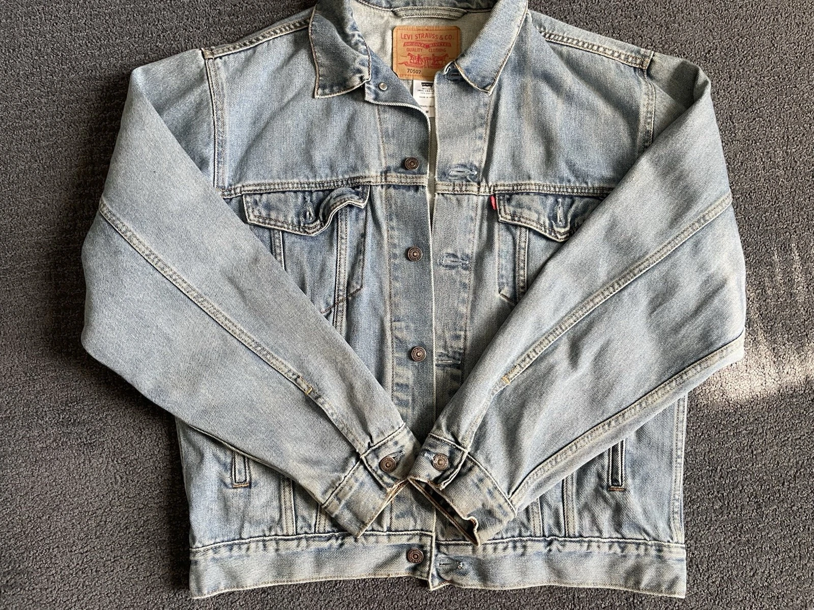 Levi's Men's Medium Blue Denim Trucker Jacket Button Front Pockets Logo