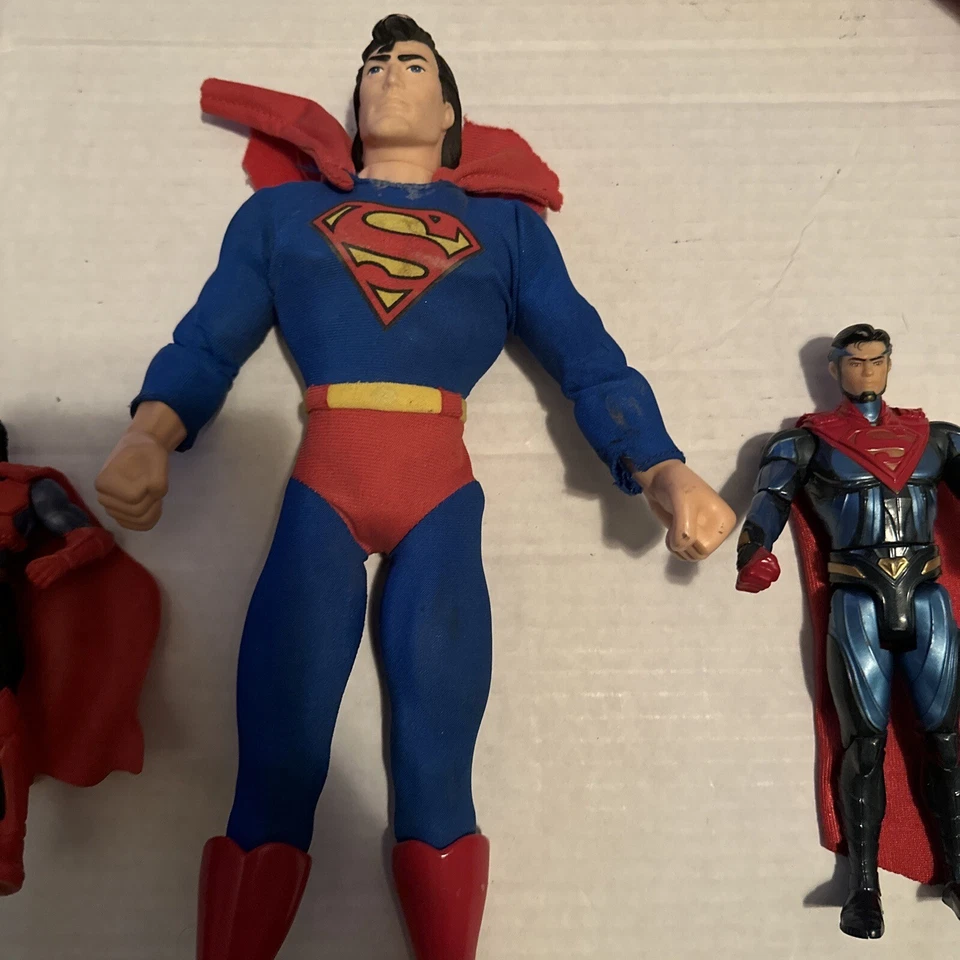 HISTORY OF SUPERMAN 90s & Kenner 1996 & Injustice 2 Platinum Superman figuras de metal Foto 3 de 4