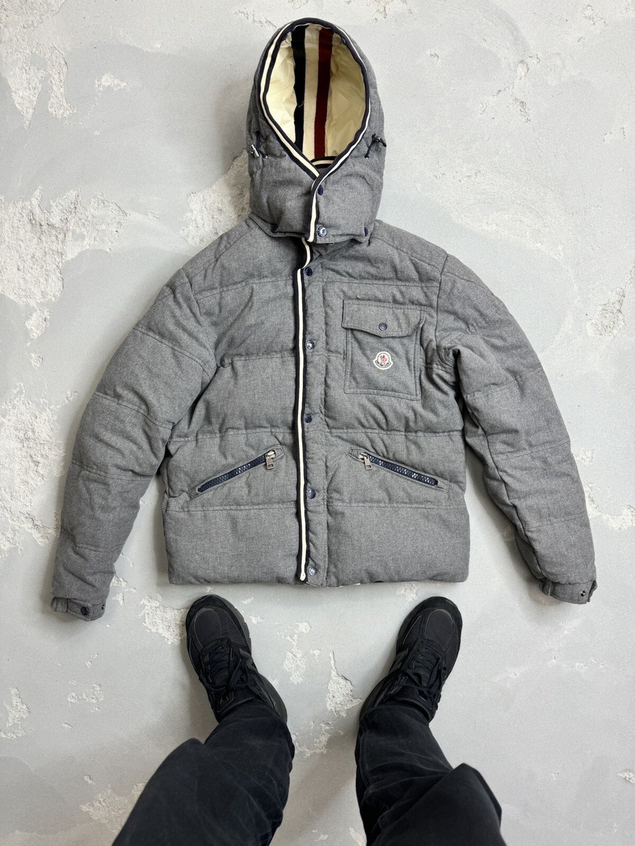 Moncler Branson Classic Mens Down Jackets Grey Short. size 2 Moncler Branson Classic Mens Down Jackets Grey Short. size 2