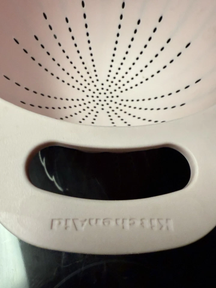 KitchenAid 5 QT Pink Colander - Pastel Pink Strainer - Vintage Kitchen Tool - Image 4 of 4