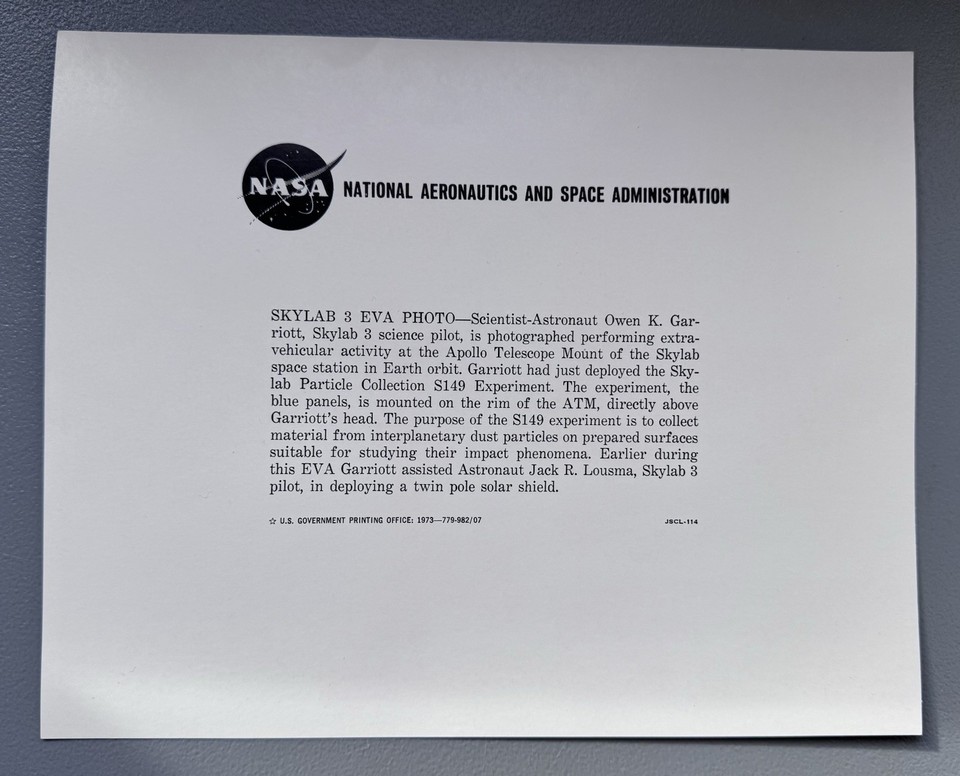 NASA astronaut Owen Garriott SIGNED 8x10 Skylab 3 EVA Lltho space walk
