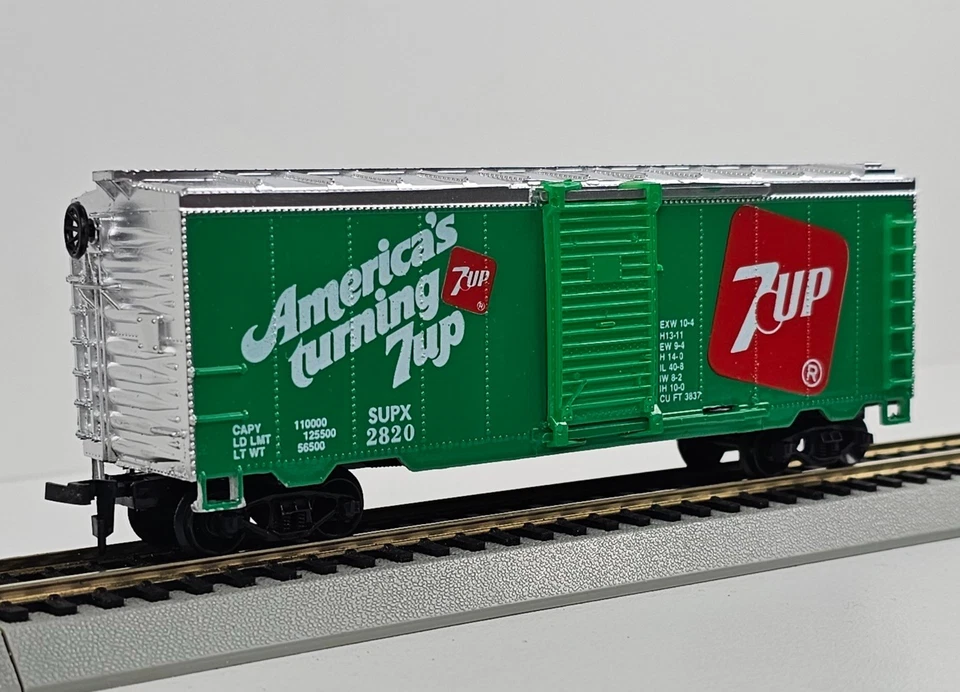 HO Life-Like 8479 7-Up Soda billboard 40' Boxcar NOS New - Image 3 of 4
