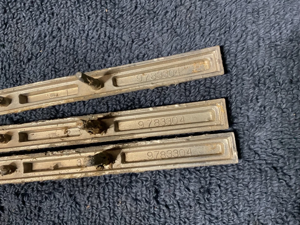 66 molduras originales para guardabarros Pontiac Tempest 3 9783304 Foto 2 de 3