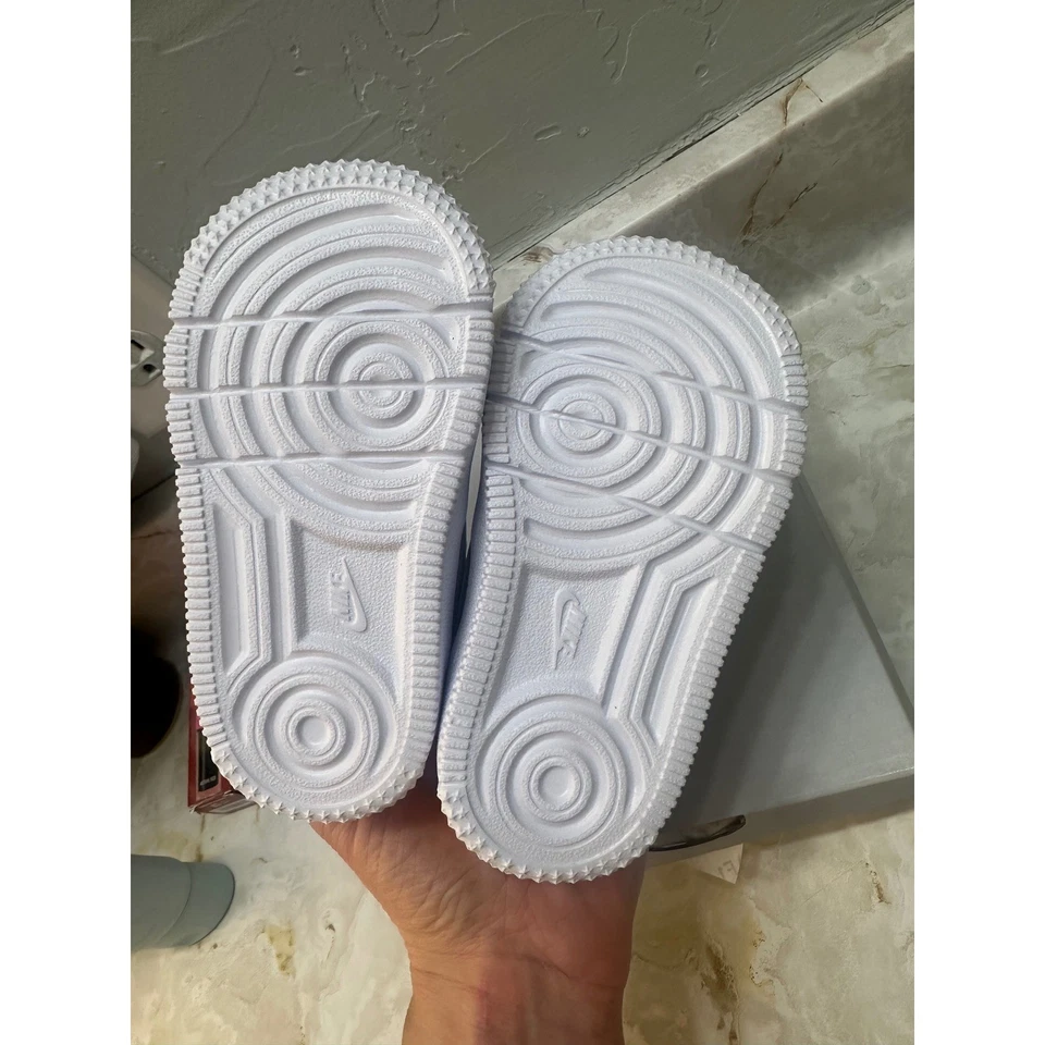 Niños Pequeños Nike Force 1 Bajo Fácil de Encargar Blanco Cuero Tenis Zapatos Talla 6c Foto 4 de 4