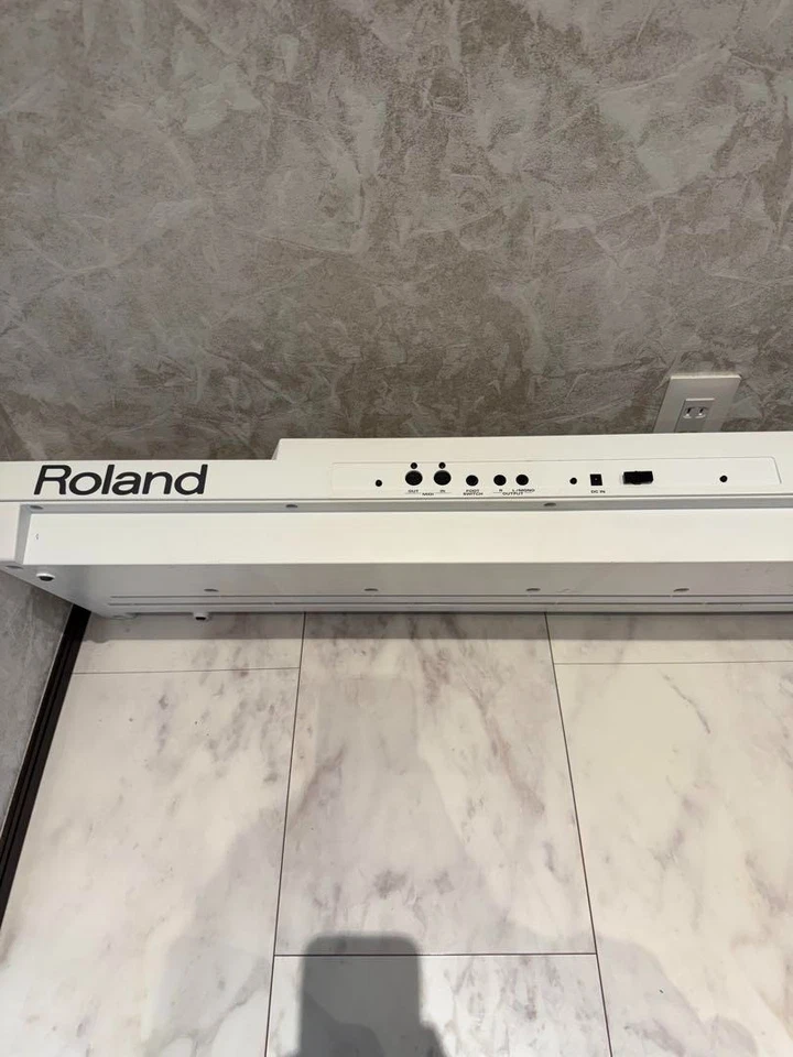 Roland E-09W keyboard Free Shipping From Japan - Image 4 of 4