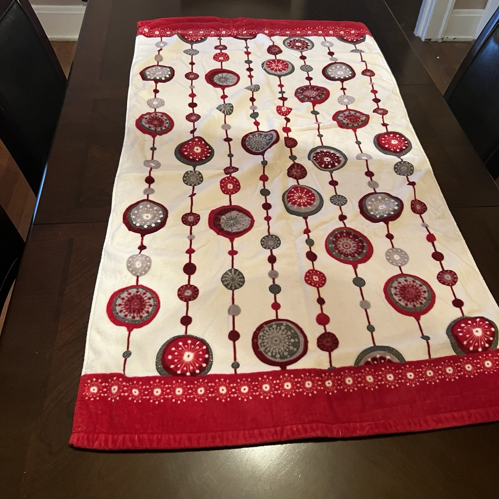 Deko Style Christmas Themed Bath Towel. 100% Cotten. 4 Feet x 2.5 Feet