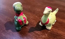 Cracker Barrel Mini Christmas Dinosaur Salt & Pepper Shaker Set B6
