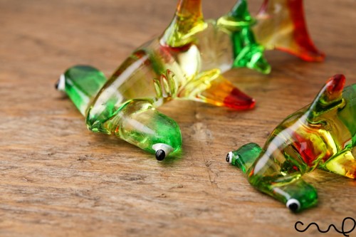 Juego de 2 Grandes Vidrio Pequeño Verde Amarillo Rojo Hammerhead Tiburón Jardín Deco Regalo - Imagen 4 de 8