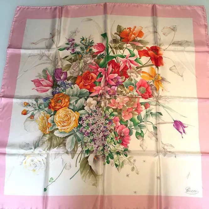Écharpe étole GUCCI bouquet de fleurs florales soie rose femme authentique neuf inutilisé 34 pouces