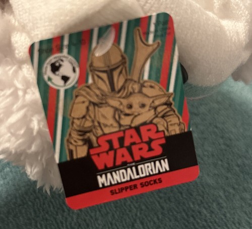 Star Wars The Mandalorian Baby Yoda Holiday Women’s Slipper Socks Shoe Size 4-10 - Picture 3 of 4