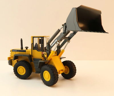Komatsu WA 250-6 ミニカー 1/50 Komatsu WA 250-6 ミニカー 1/50 輝く高品質な Komatsu 1/50