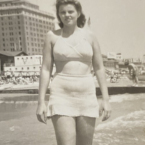 Traje de baño sexy bastante lindo de Atlantic City Beach NJ de la década de 1940 foto arriesgada P16q25 - Imagen 9 de 23