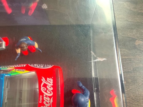 JEFF GORDON - DuPont #24 1995 1/24 Scale PIT STOP SHOWCASE - AUTOGRAPHED Signed - Picture 9 of 14