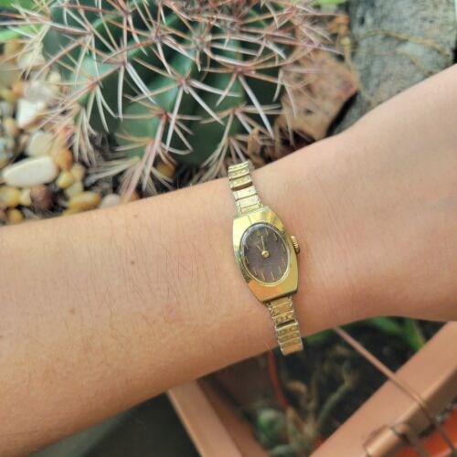 Vintage Retro Gold & Brown Classic Oval Stretch Watch - Picture 2 of 9