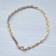 9 karat gold twisted ribbon bracelet with Spring Ring Closure