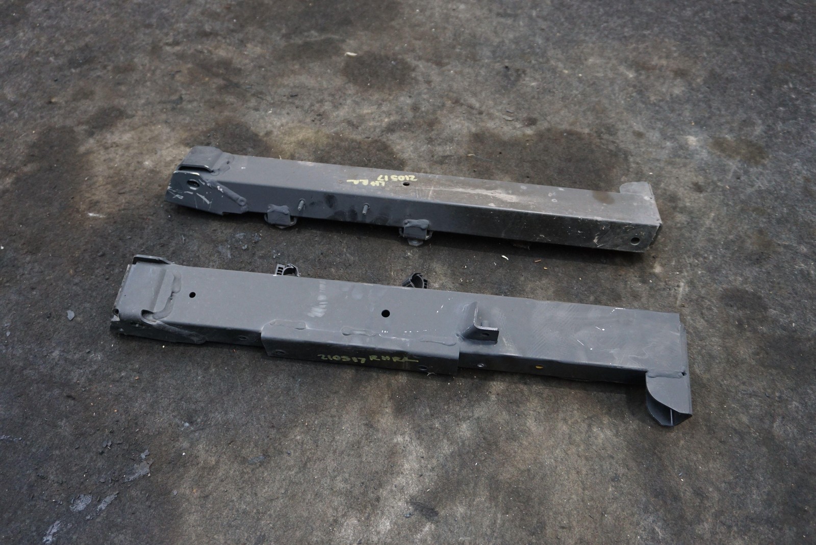 Rear Left Right Side Rail Support Member 427813704B Audi R8 Convertible 2011-15