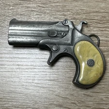 1978 BERGAMOT Brass Works Derringer Pistol / Gun Belt Buckle F-156. Made in USA.