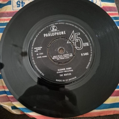 The Beatles - Eleanor Rigby / Yellow Submarine - 7" Vinyl Single - Free UK P&P