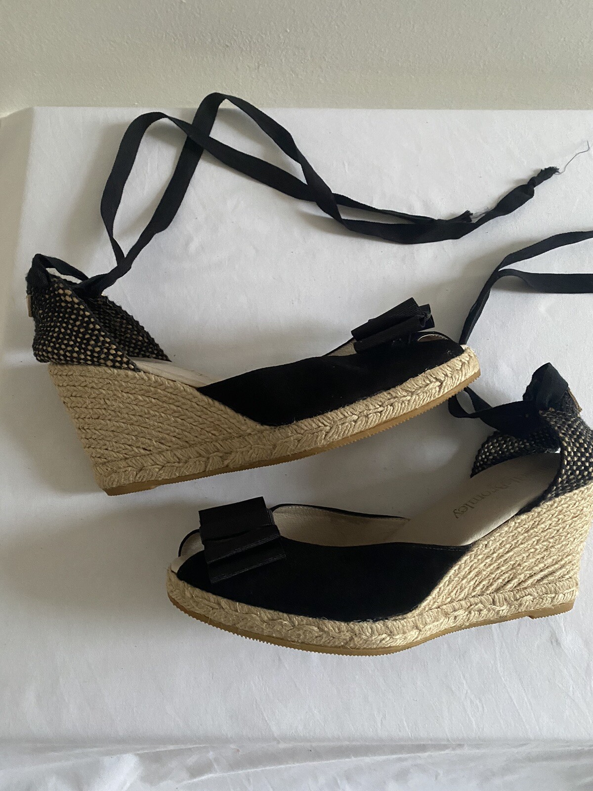 Sandalia de cuña Russell & Bromley yute en negro y beige UK8 con arco y corbata de cinta