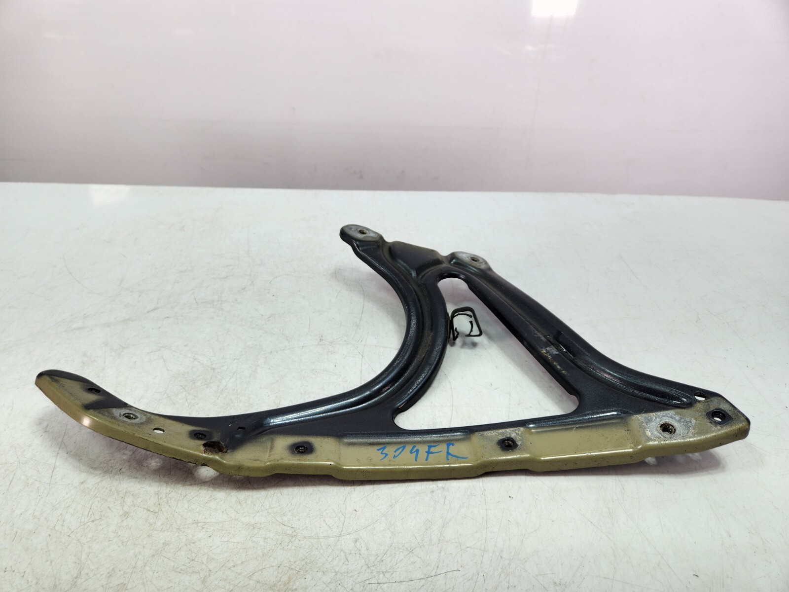 ✅ 10-14 OEM Rolls-Royce Ghost RR4 Front Passenger Side Fender Support Bracket