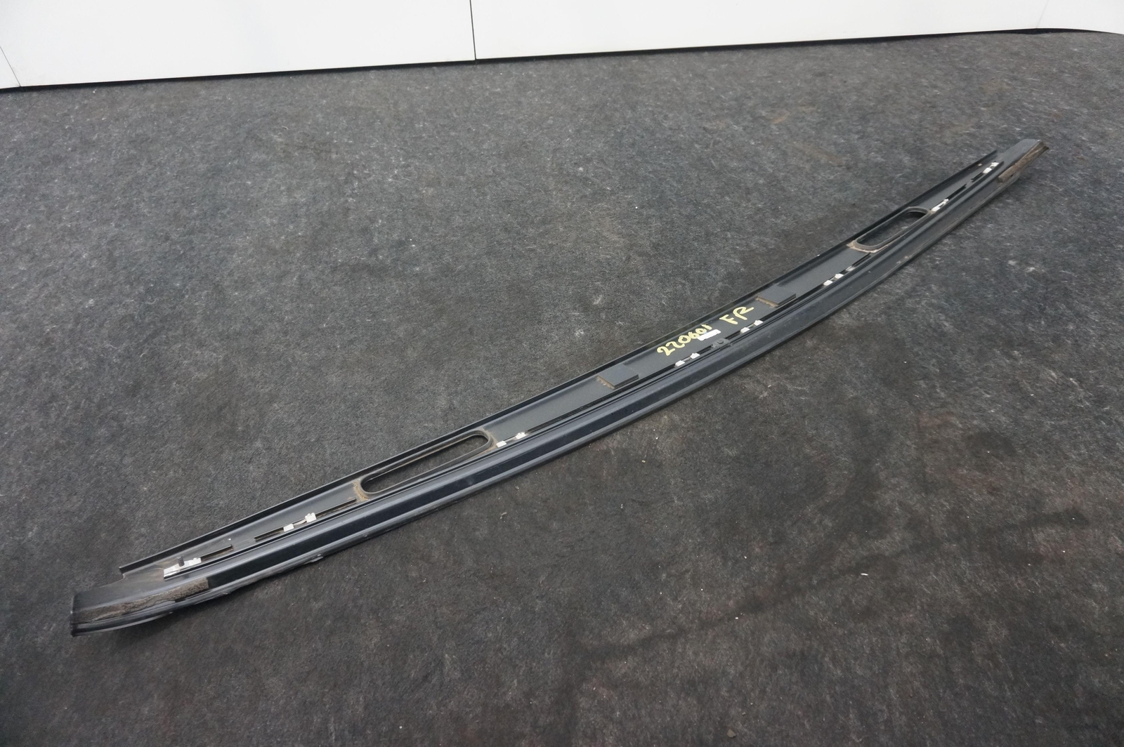 Front Windshield Glass Trim Cover Panel 3W7853955E Bentley Continental GTC 2016