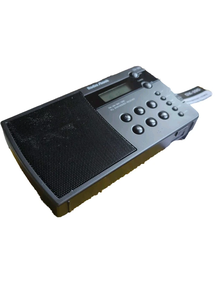 Radio Shack Shortwave Radio 1999 DX-395 Portable - Working W Manual - Image 2 of 4