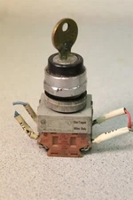 Idec ASW2K110201 Keyed Pilot Switch  *FREE SHIPPING*