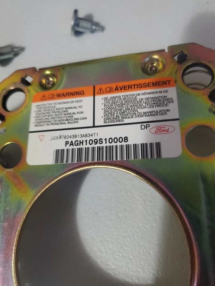 2005 Lincoln Aviator Steering Wheel Center Button Mounting Bracket - Image 3 of 3