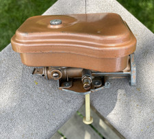 Vintage 2hp GENUINE OEM BRIGGS CARB 495821 AI...